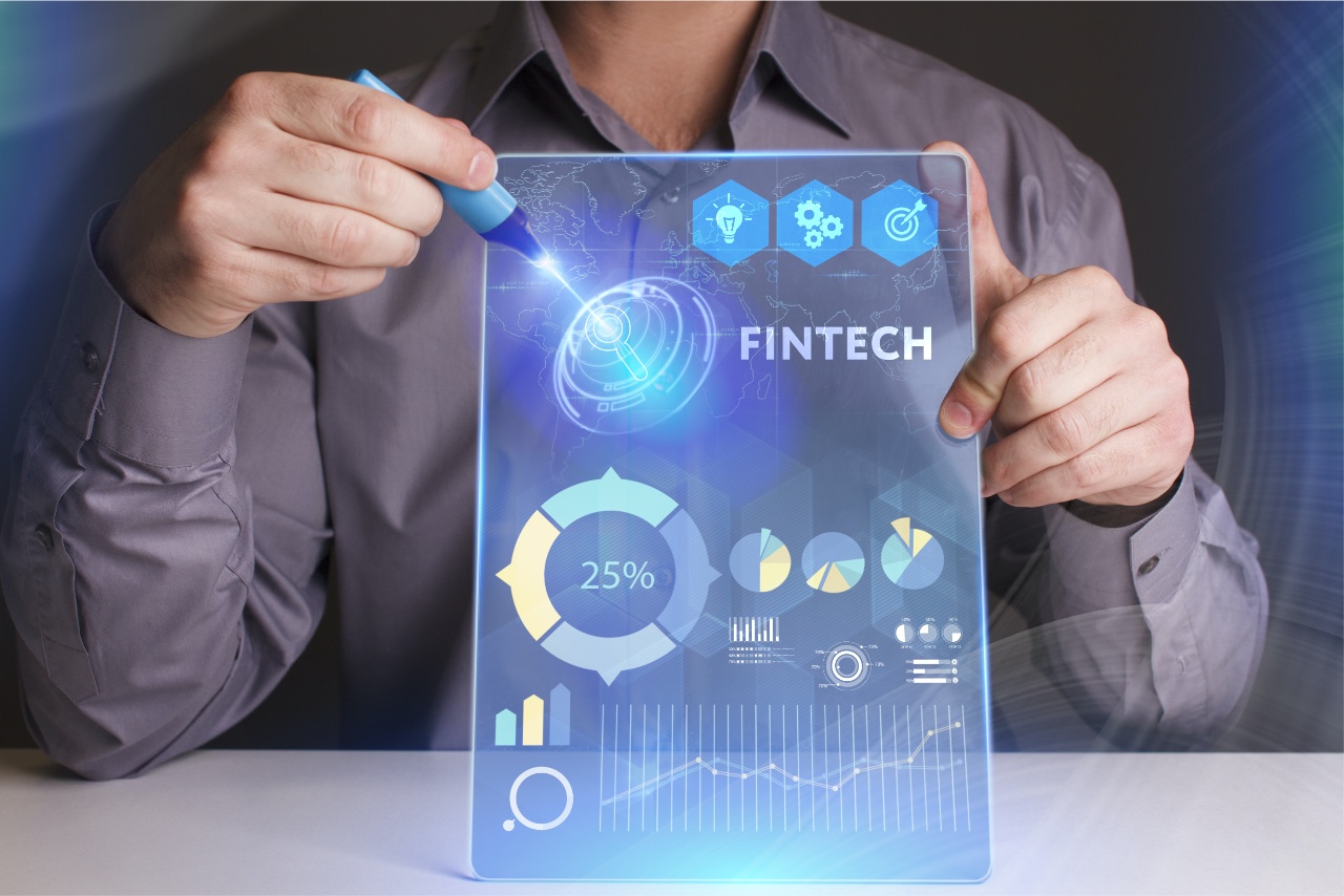 HOW TO DECIDE WHETHER TO BUILD OR BUY FINTECH SOFTWARE